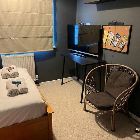 Stylish Double Room In Shared Apartment In Oxfordshire Экстерьер фото